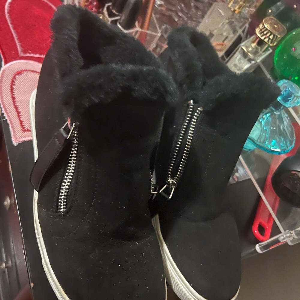Women's Black Fur-Lined Sneakers